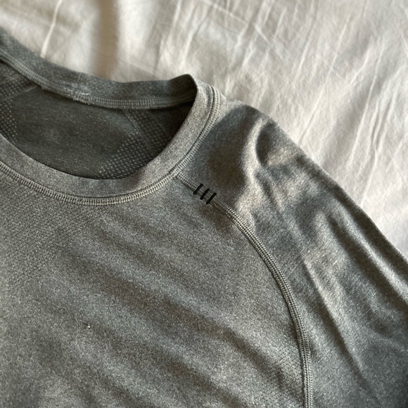 Lululemon Men’s Long-sleeve - Picture 3 of 3